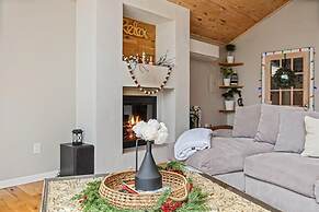 Pocono Scandinavian Cottage 2 Bedroom Cottage by RedAwning