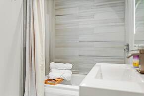 Pocono Scandinavian Cottage 2 Bedroom Cottage by RedAwning