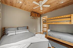 Pocono Scandinavian Cottage 2 Bedroom Cottage by RedAwning