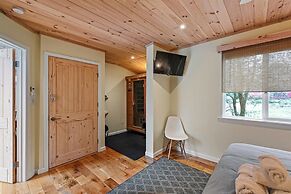 Pocono Scandinavian Cottage 2 Bedroom Cottage by RedAwning