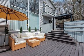 Pocono Scandinavian Cottage 2 Bedroom Cottage by RedAwning