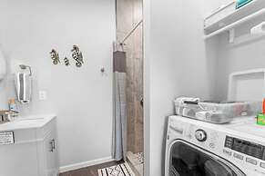 Romantic Lake Haven - Couples' Cabin