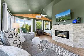 Romantic Lake Haven - Couples' Cabin