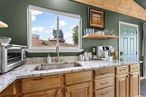 Romantic Lake Haven - Couples' Cabin