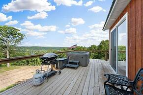 Romantic Lake Haven - Couples' Cabin