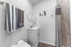 Romantic Lake Haven - Couples' Cabin