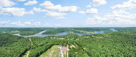 Romantic Lake Haven - Couples' Cabin