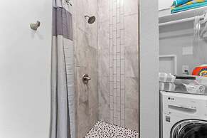 Romantic Lake Haven - Couples' Cabin