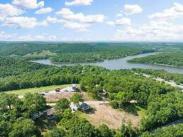 Romantic Lake Haven - Couples' Cabin