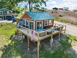 Romantic Lake Haven - Couples' Cabin