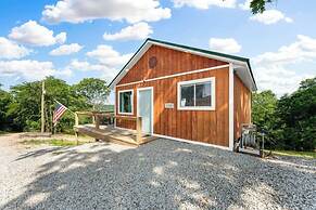 Romantic Lake Haven - Couples' Cabin