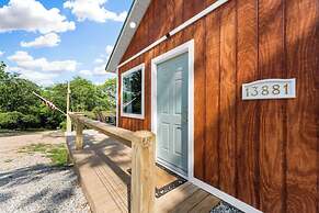 Romantic Lake Haven - Couples' Cabin