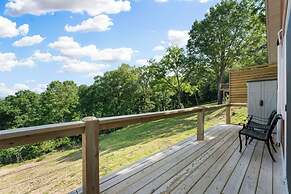 Romantic Lake Haven - Couples' Cabin