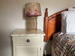 Cosy Coastguard Cottage Right Next to the sea