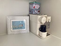 Cosy Coastguard Cottage Right Next to the sea