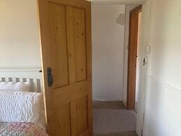 Cosy Coastguard Cottage Right Next to the sea