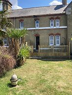 Cosy Coastguard Cottage Right Next to the sea