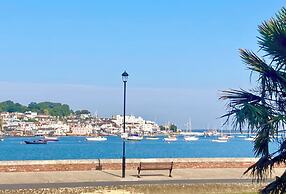 Cosy Coastguard Cottage Right Next to the sea