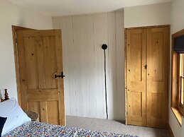 Cosy Coastguard Cottage Right Next to the sea