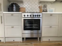 Cosy Coastguard Cottage Right Next to the sea