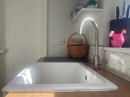 Cosy Coastguard Cottage Right Next to the sea