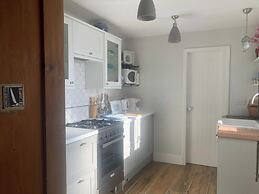 Cosy Coastguard Cottage Right Next to the sea