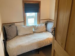 Cosy Coastguard Cottage Right Next to the sea