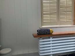 Cosy Coastguard Cottage Right Next to the sea