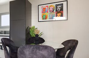 Phaedrus Living Mini Art House Warhol