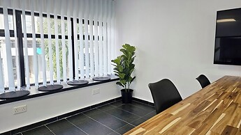 Phaedrus Living Mini Art House Warhol