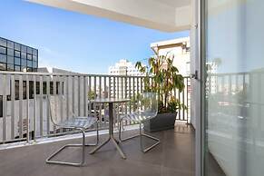 Phaedrus Living Mini Art House Warhol