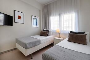 Phaedrus Living Mini Art House Warhol