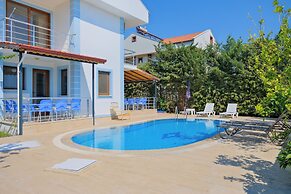 Talia deniz manzaralı 4 odalı lüks Villa