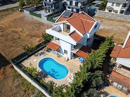 Talia deniz manzaralı 4 odalı lüks Villa