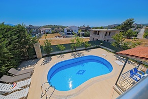 Talia deniz manzaralı 4 odalı lüks Villa