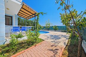 Talia deniz manzaralı 4 odalı lüks Villa