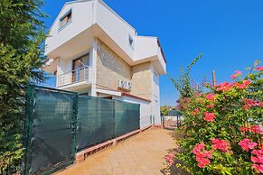 Talia deniz manzaralı 4 odalı lüks Villa