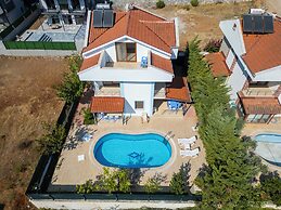 Talia deniz manzaralı 4 odalı lüks Villa