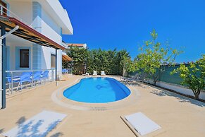 Talia deniz manzaralı 4 odalı lüks Villa