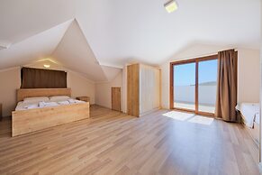 Talia deniz manzaralı 4 odalı lüks Villa