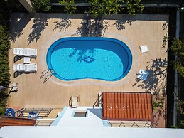 Talia deniz manzaralı 4 odalı lüks Villa