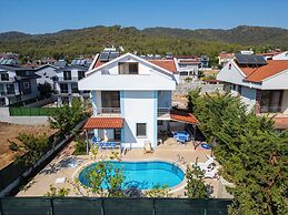 Talia deniz manzaralı 4 odalı lüks Villa