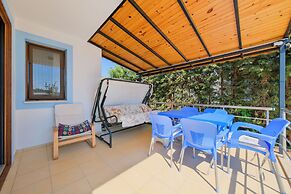 Talia deniz manzaralı 4 odalı lüks Villa