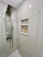 Cozy Home Near Transit & Hillcrest Mall with Free Parking