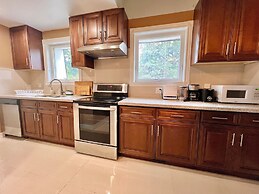 Cozy Home Near Transit & Hillcrest Mall with Free Parking