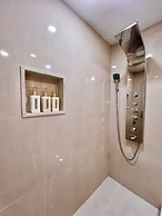 Cozy Home Near Transit & Hillcrest Mall with Free Parking