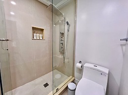 Cozy Home Near Transit & Hillcrest Mall with Free Parking