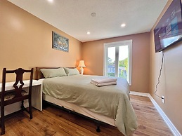 Cozy Home Near Transit & Hillcrest Mall with Free Parking