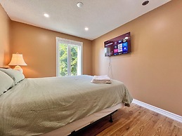 Cozy Home Near Transit & Hillcrest Mall with Free Parking