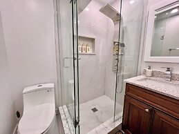 Cozy Home Near Transit & Hillcrest Mall with Free Parking